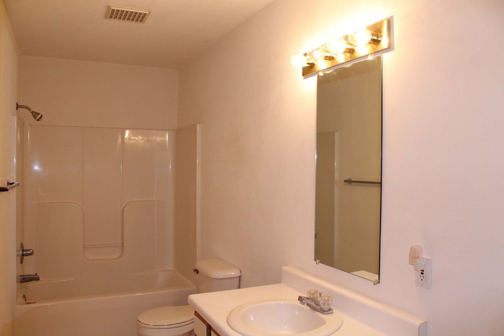 Charming Apartment with Private Entrance, Garage, In-Unit Laundry & Bonus Basement Space – photo 3