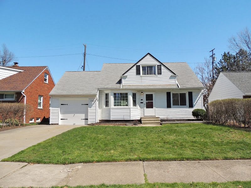 3 Bed & 2 Full Bath Cape Cod for Rent! – photo 1