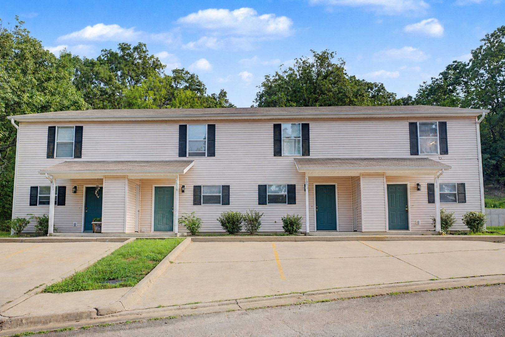 1 2 Off First Months Rent Cozy 2 Bedroom 1 Bathroom Townhouse With Washer Dryer In A Quiet Relaxing Setting – photo 1