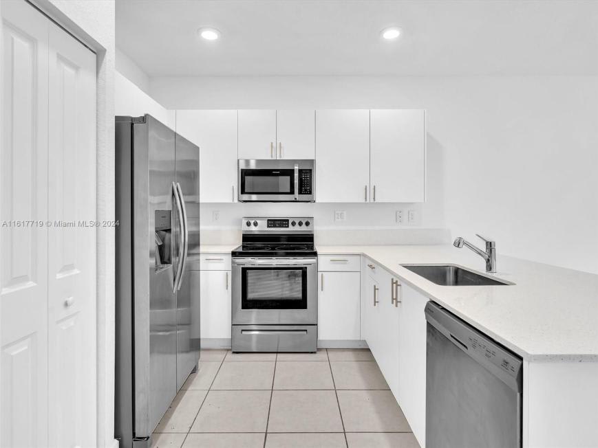20381 NW 4th Ct – photo 1