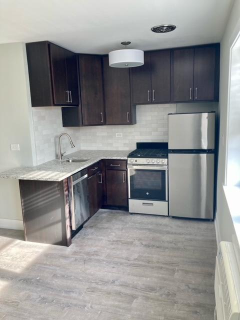 447 W Barry Ave – photo 1