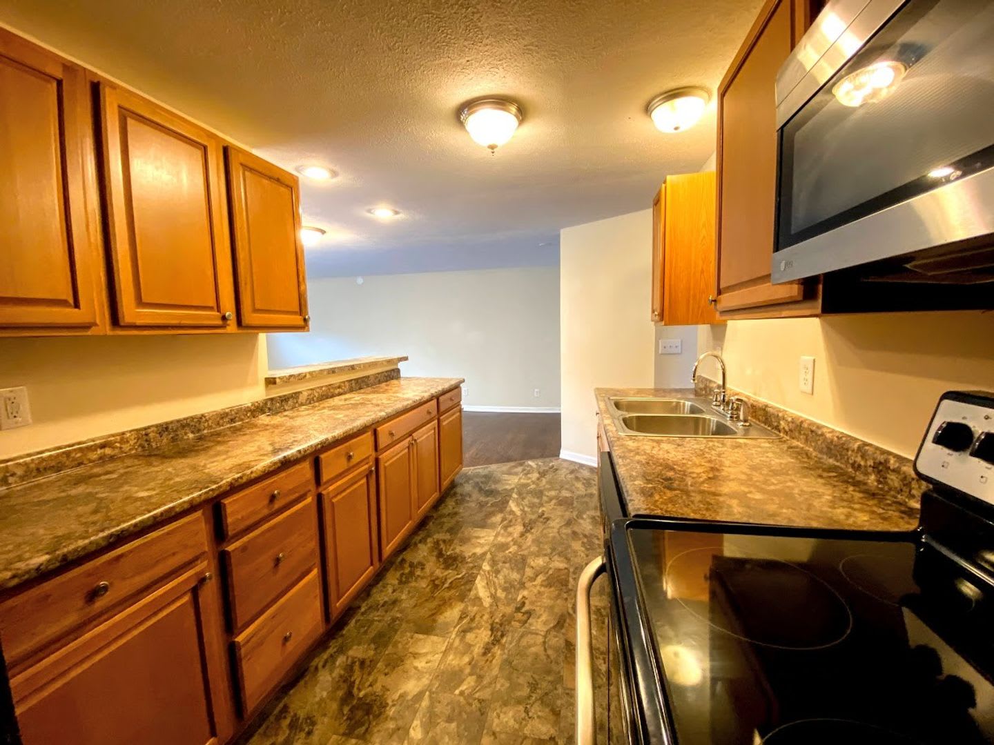 **AVAILABLE AUGUST 2027** 5 Bed 2 Bath House Downtown – photo 2