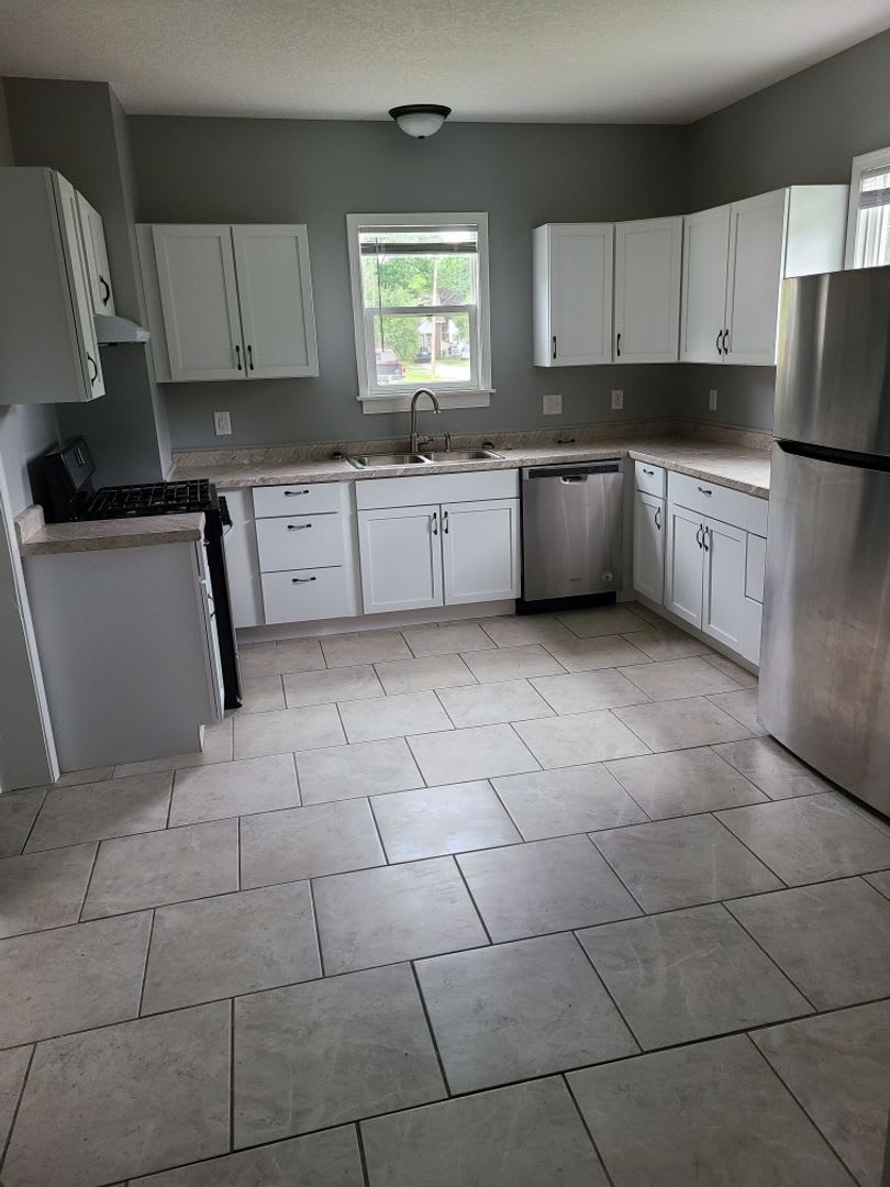 Fully Updated 2 Bedroom 1 Bath House – photo 3
