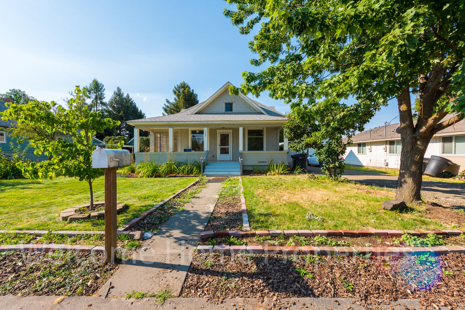 Classic 2 Bedroom Home with Tall Ceilings – photo 3