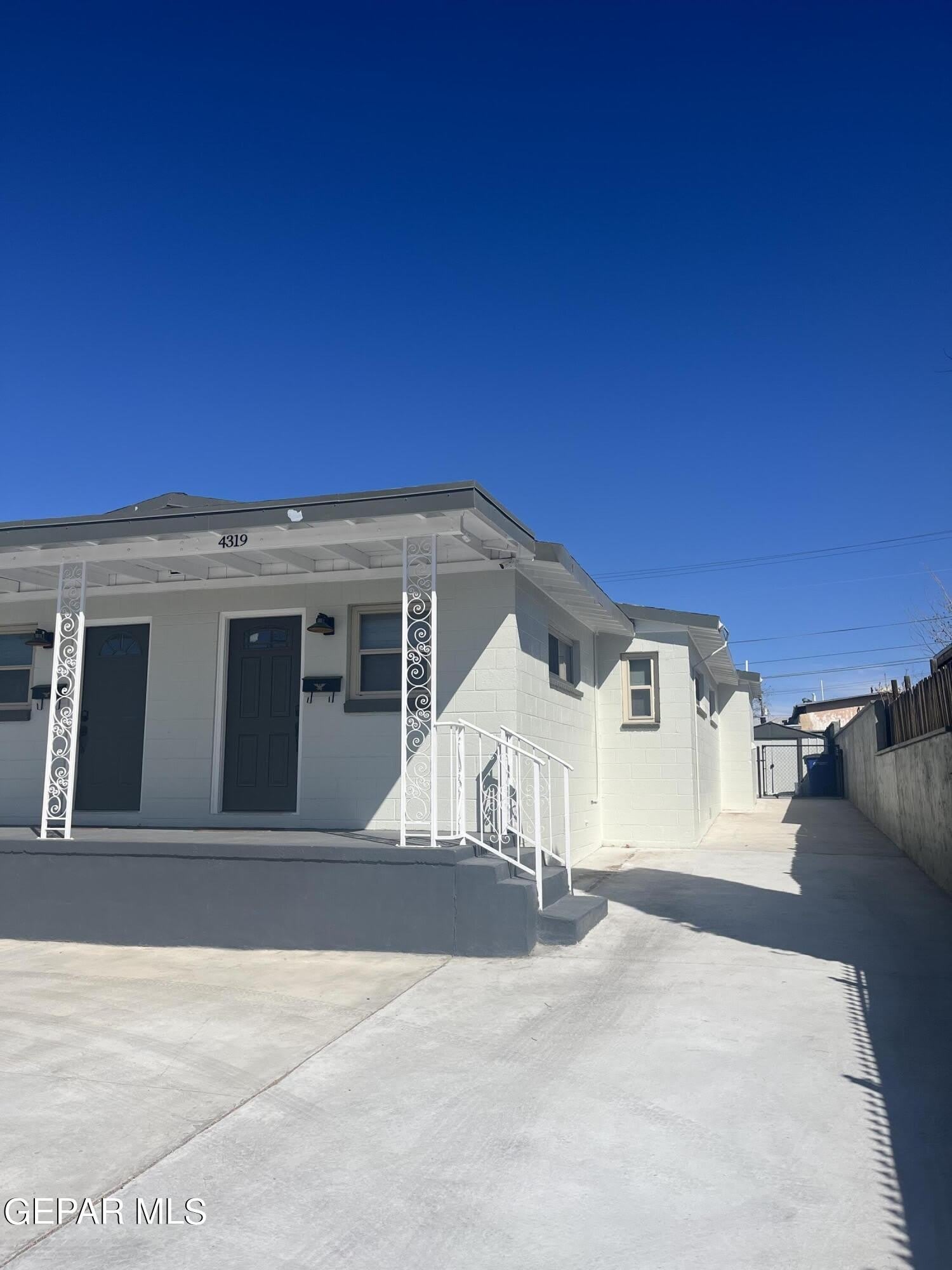 4317 E Yandell Drive – photo 2