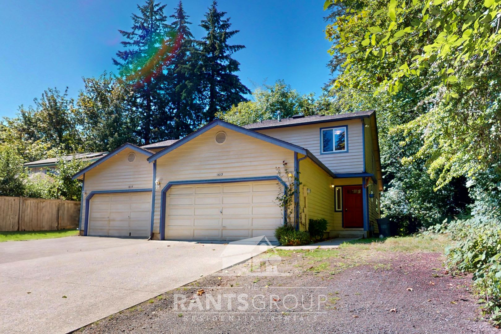 3-bedroom duplex unit near downtown, spacious, private, great schools. – photo 1