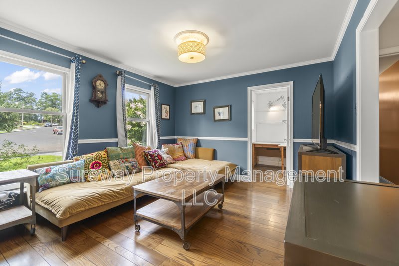 100 Westwood Hill – photo 3