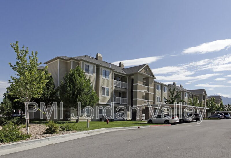 7011 S 1300 W – photo 2