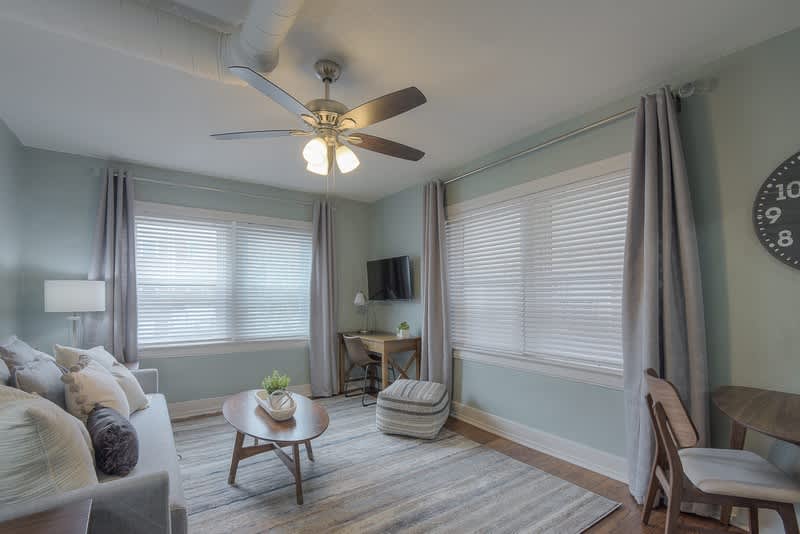 722 W 37Th St 3 – photo 1