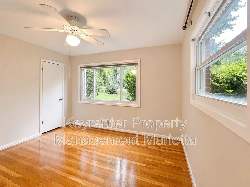 3720 Lake Dr SE – photo 4