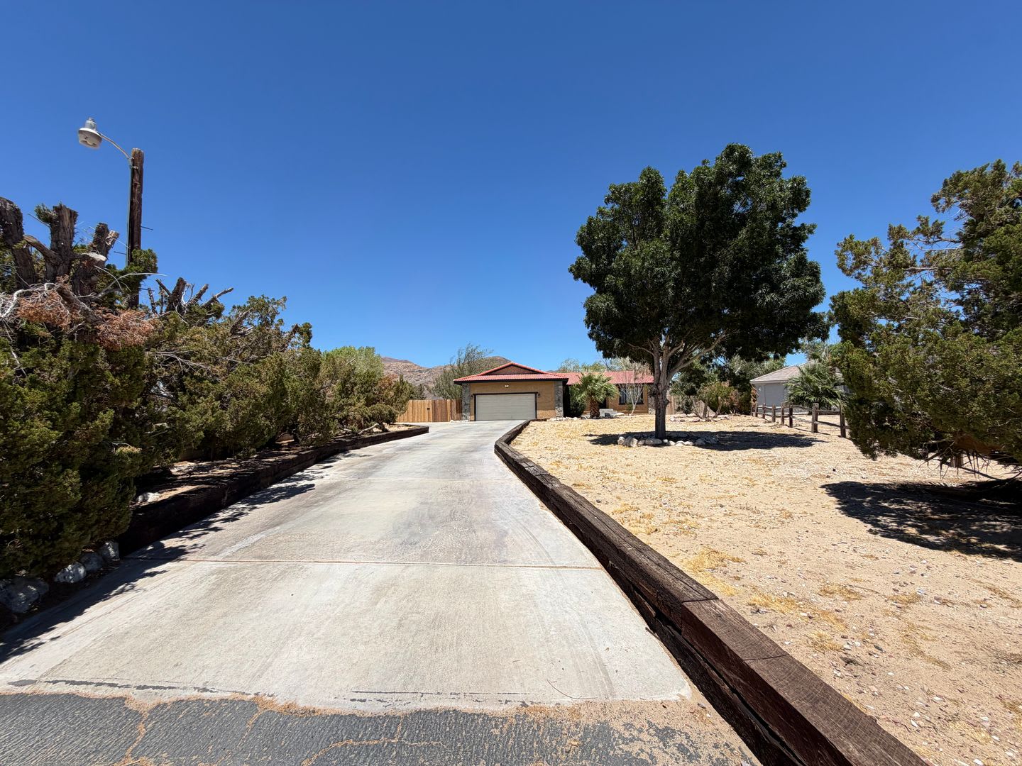 Beautiful 3 Bedroom House Located on Calico Lake – photo 2