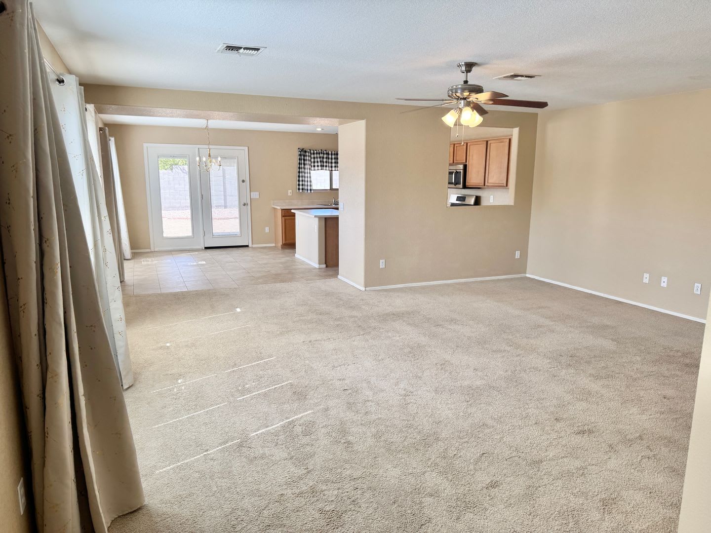 Nice 3 Bedroom + Den/Office Single Level Home! – photo 1