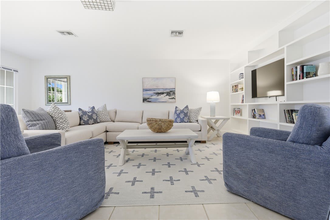 725 Dahlia Lane – photo 3