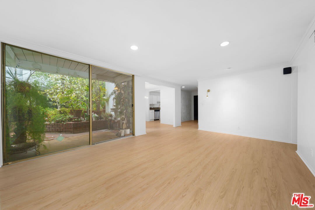 406 N OAKHURST Dr – photo 5