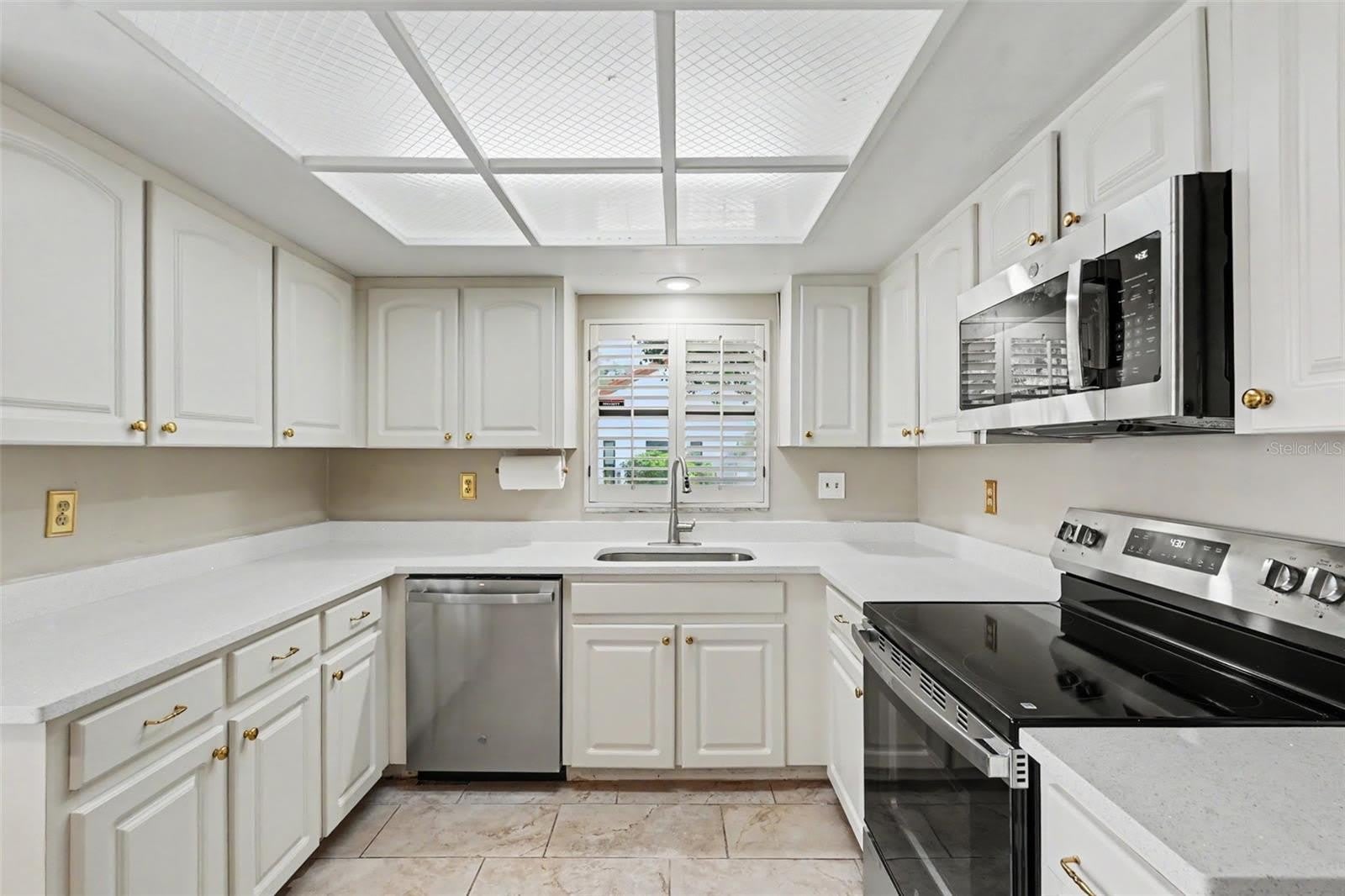 11502 ROBLES DEL RIO Place – photo 5