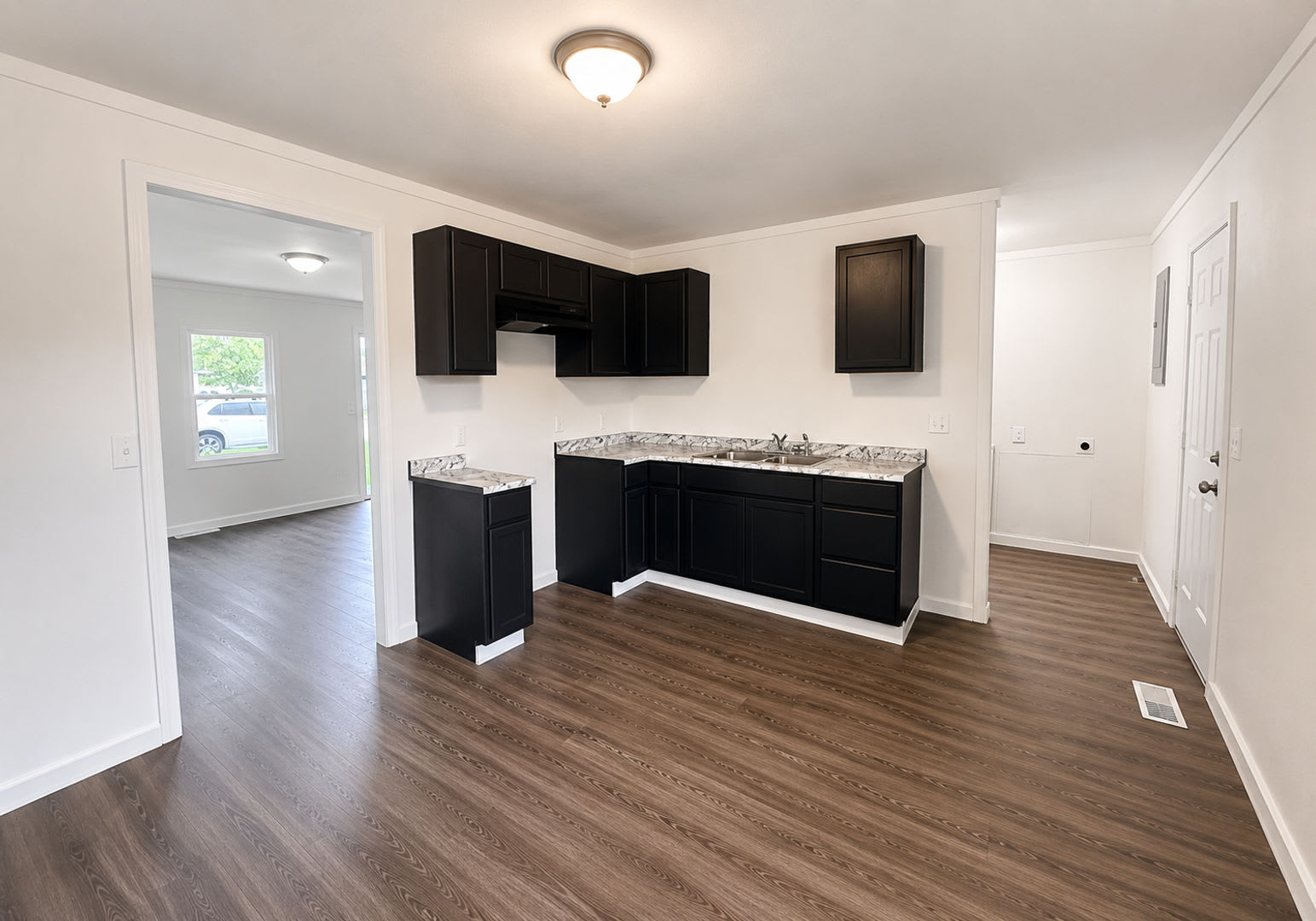 For Lease – photo 2
