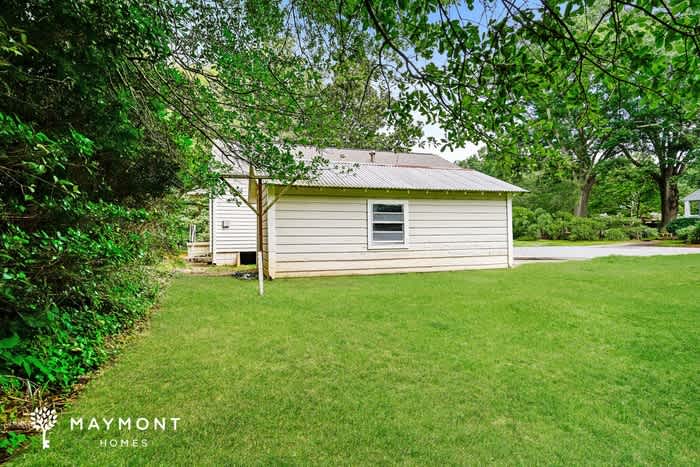 2222 Burroughs Avenue Southeast – photo 3