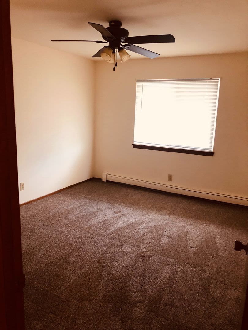 Spruce Court Apartment Greenfield Wi To Schedule A Showing – photo 1