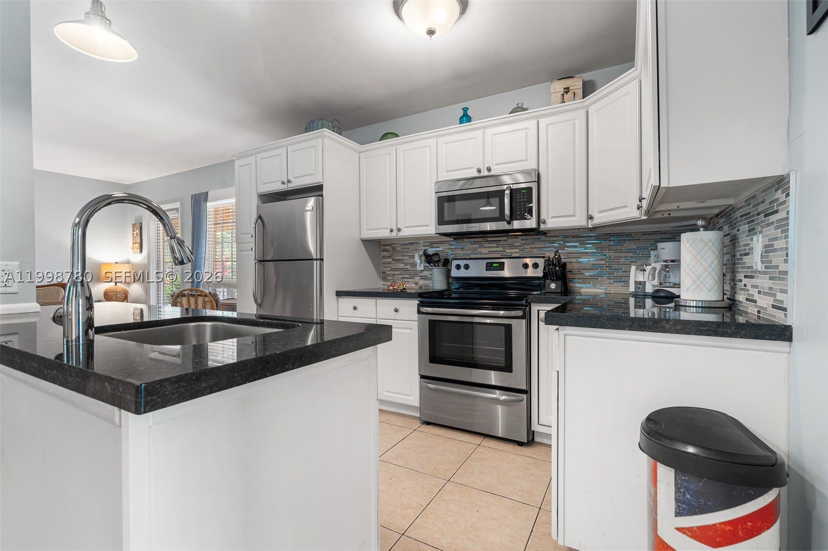 2033 NE 33rd Ave – photo 3