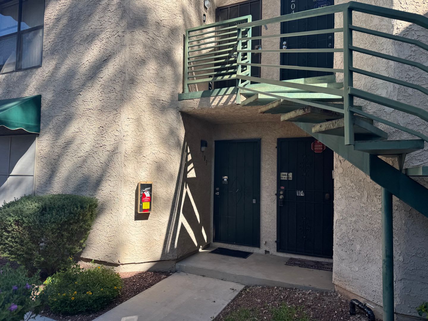 Fully Furnished Ground-Floor Condo with Pool Access! – photo 4