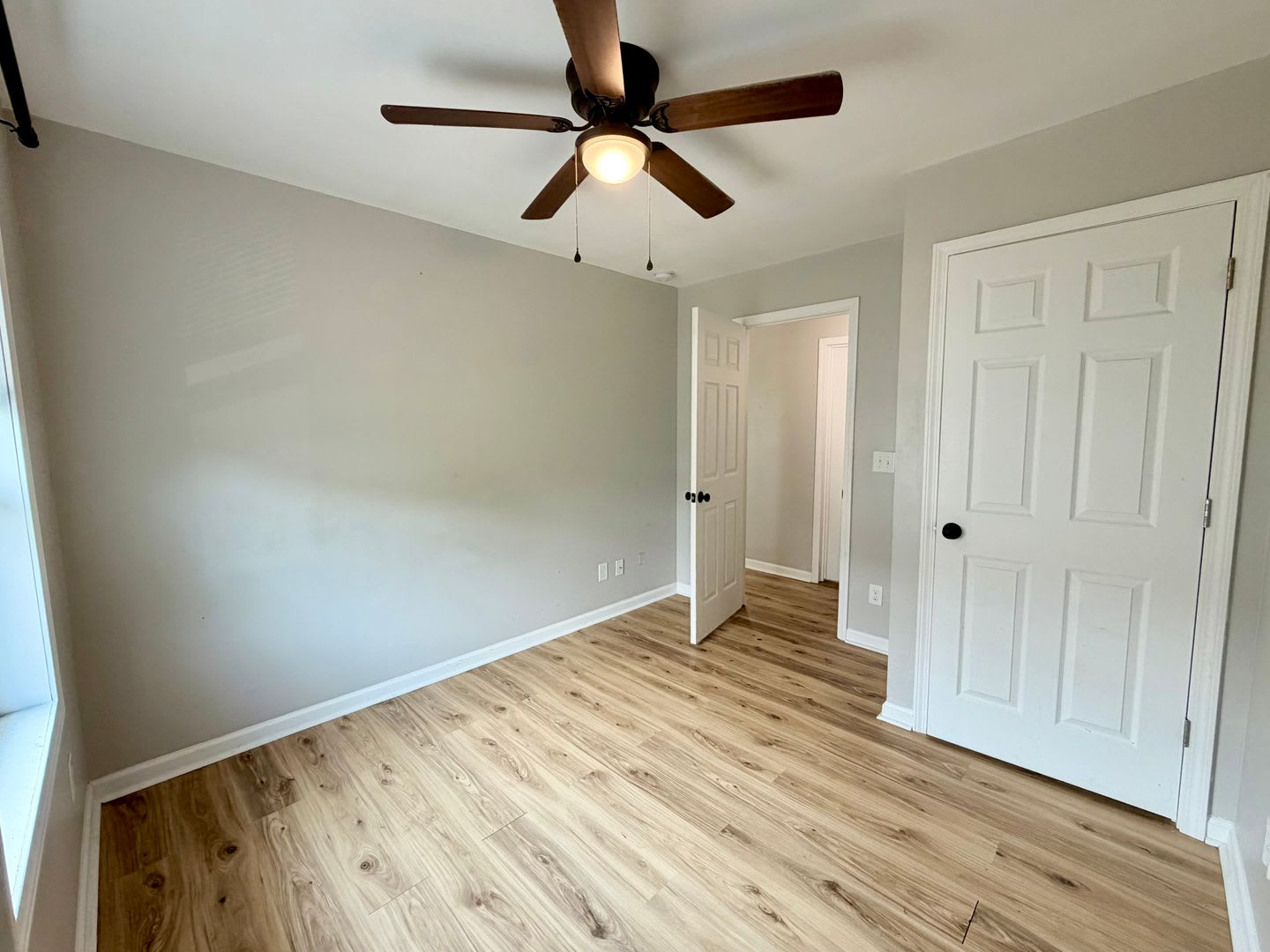 Remodeled 3BR Bungalow with Bonus Storage Barn – Sevier Ave – photo 4