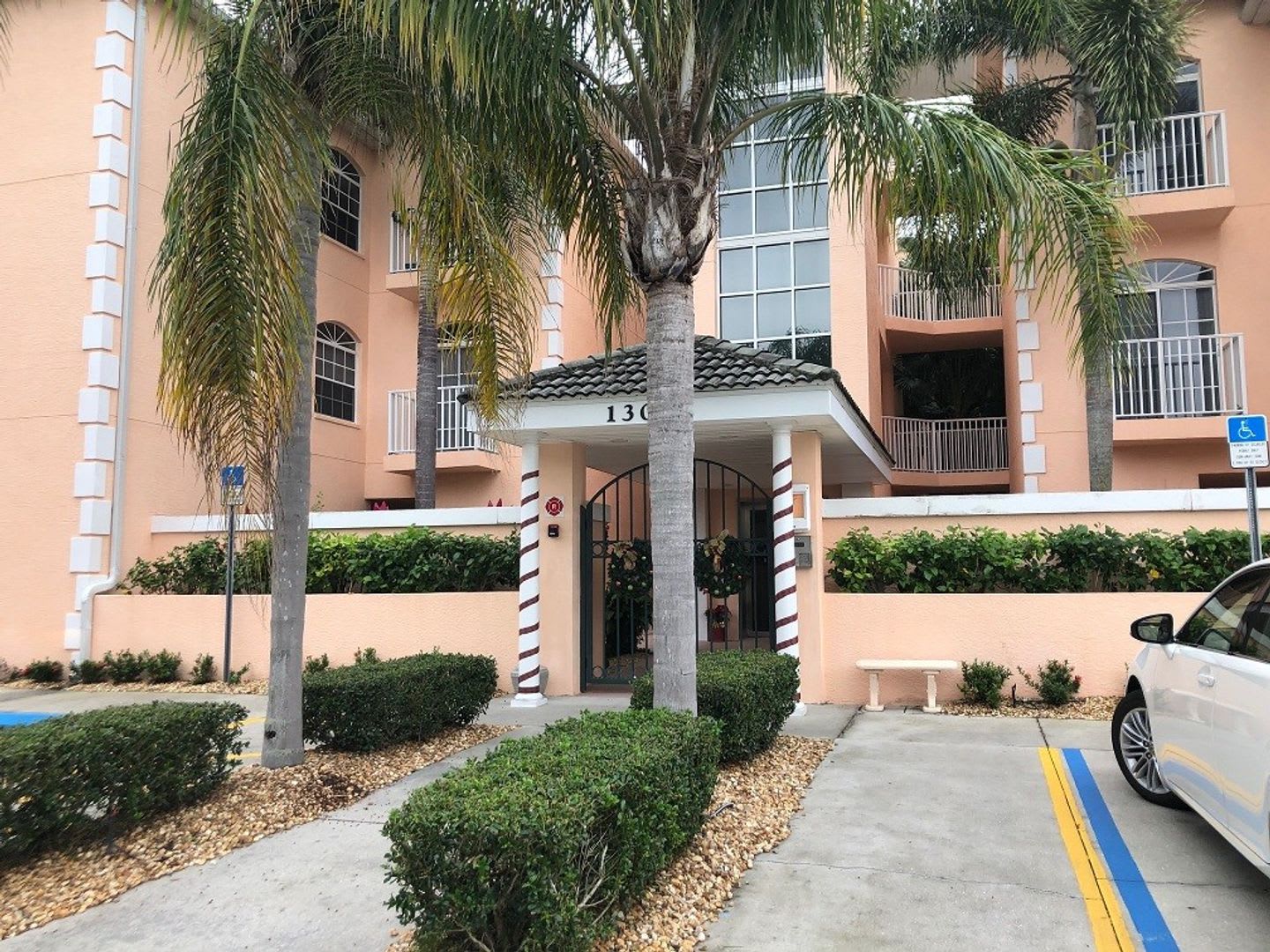 3BR/2BA/1CG Seasonal Rental in Courtyards of Gondola Park – photo 2