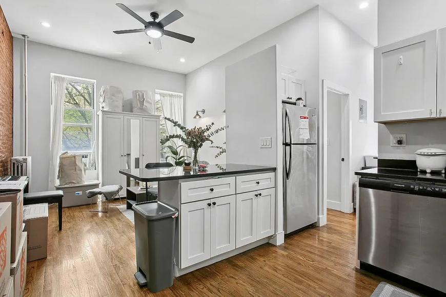 258 HALSEY Street – photo 1