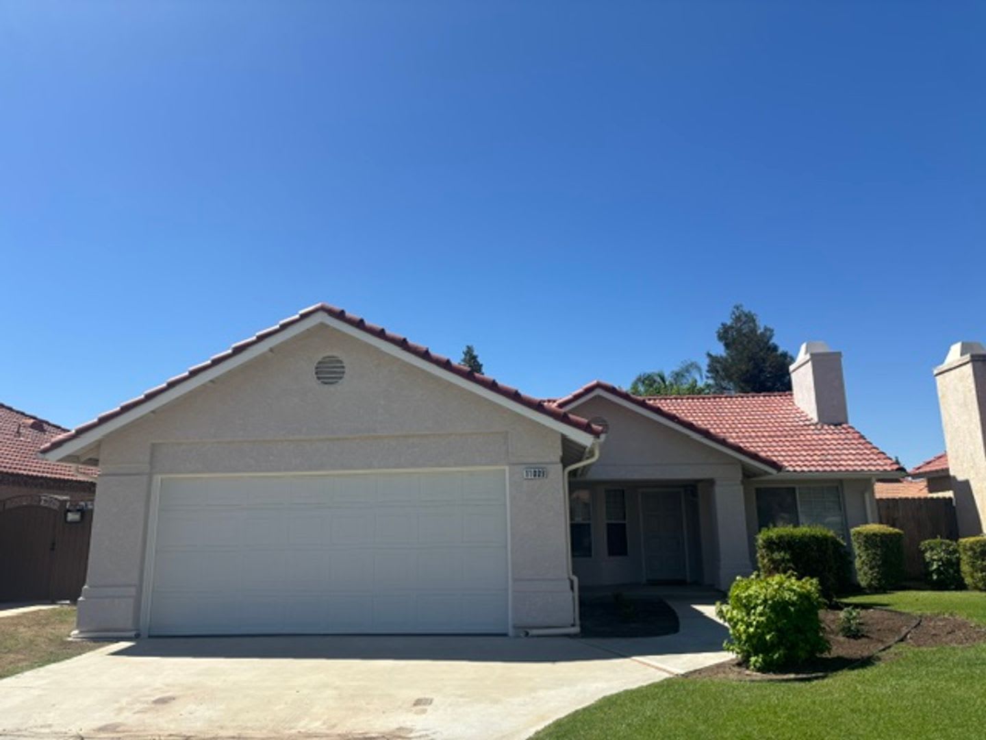 Clean 3 Bedroom / 2 Bathroom home near Stockdale High School, Recently Renovated! – photo 2