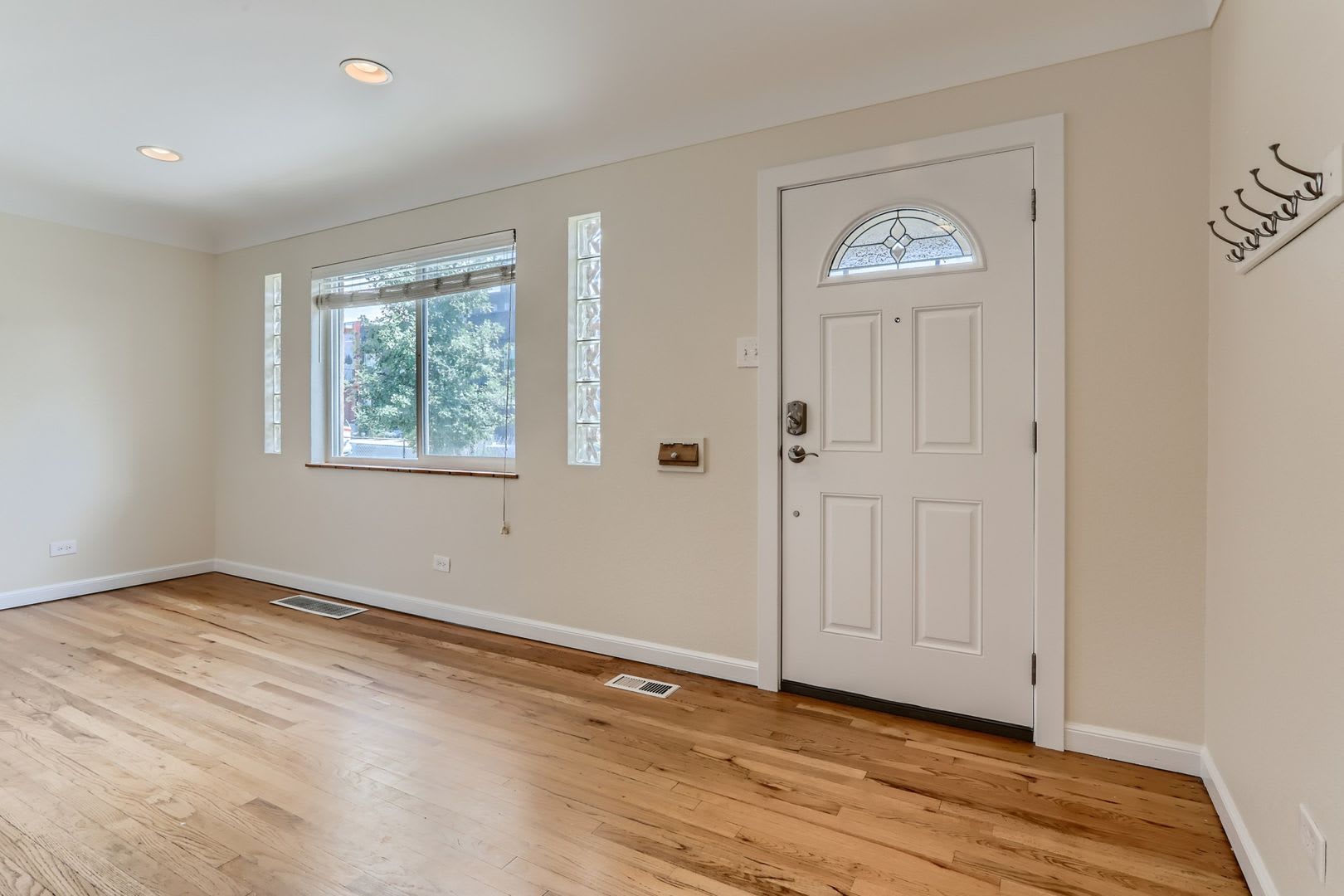 Amazing 4BR, 2BTH in Denver! – photo 2