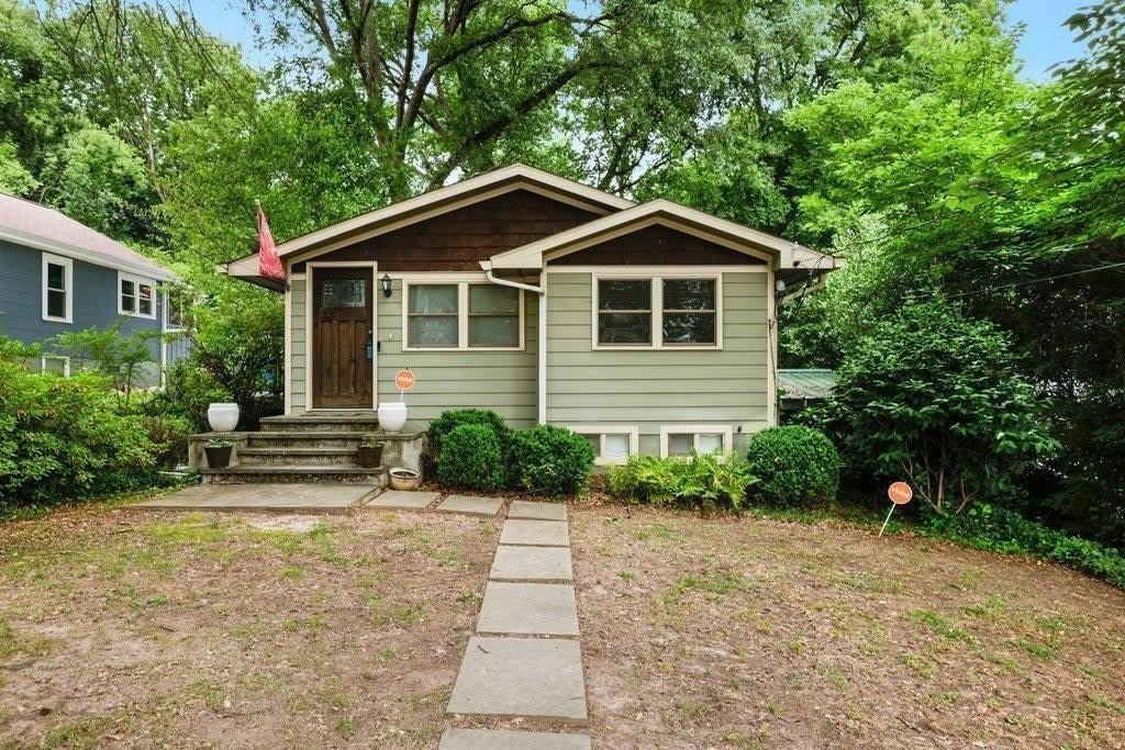 677 Holmes Street NW – photo 1