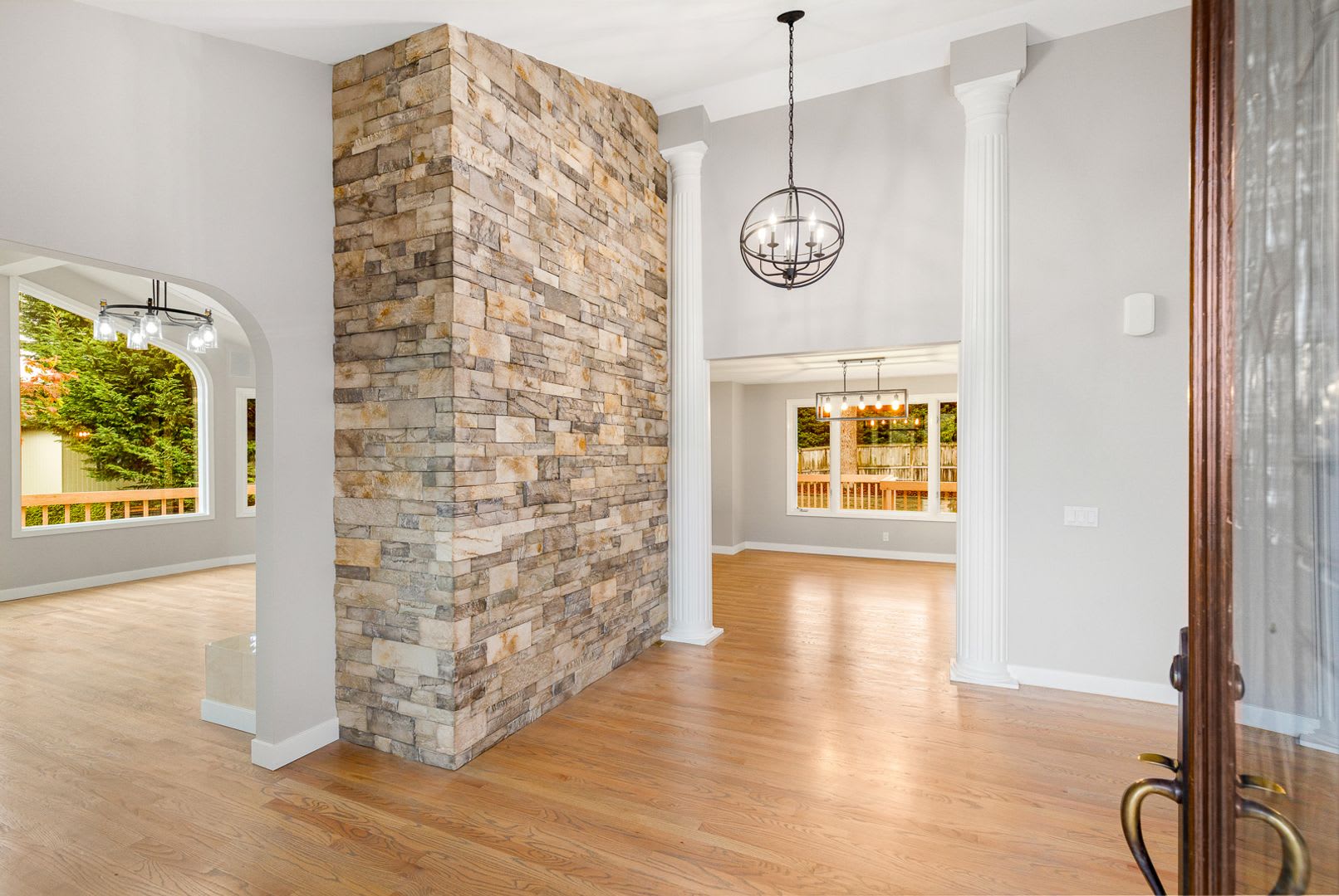Welcoming Clyde Hill 5 Bedroom 3 Bath Home – photo 4
