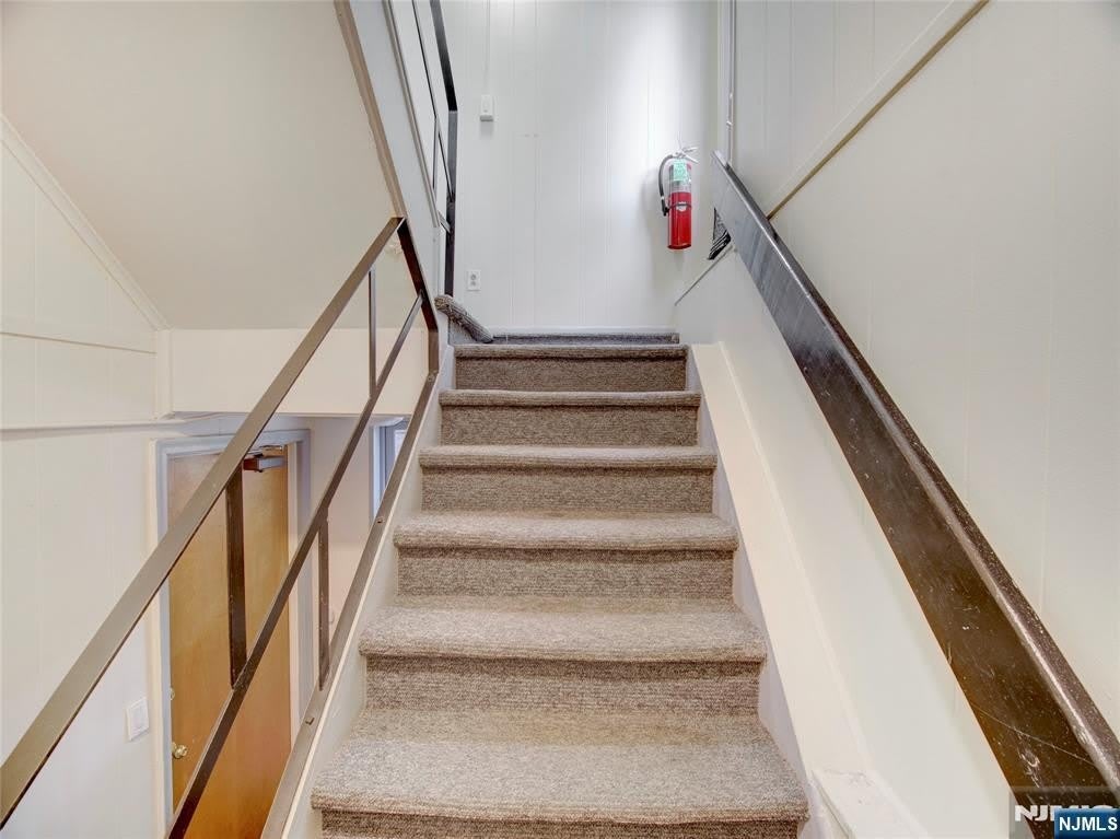 850 Bloomfield Avenue – photo 5