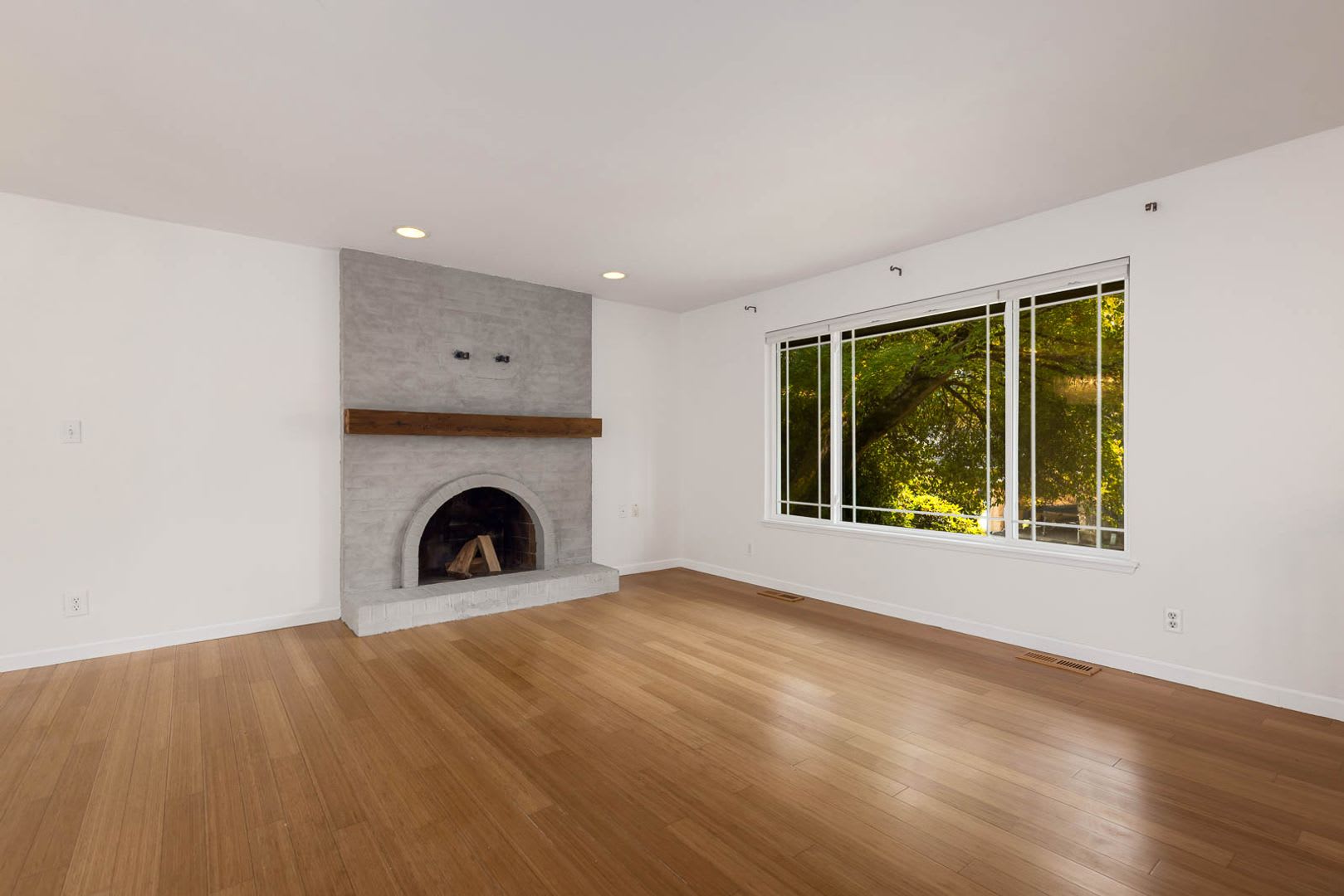 Finn Hill Home with Large Entertaining Patio & Backyard – photo 4