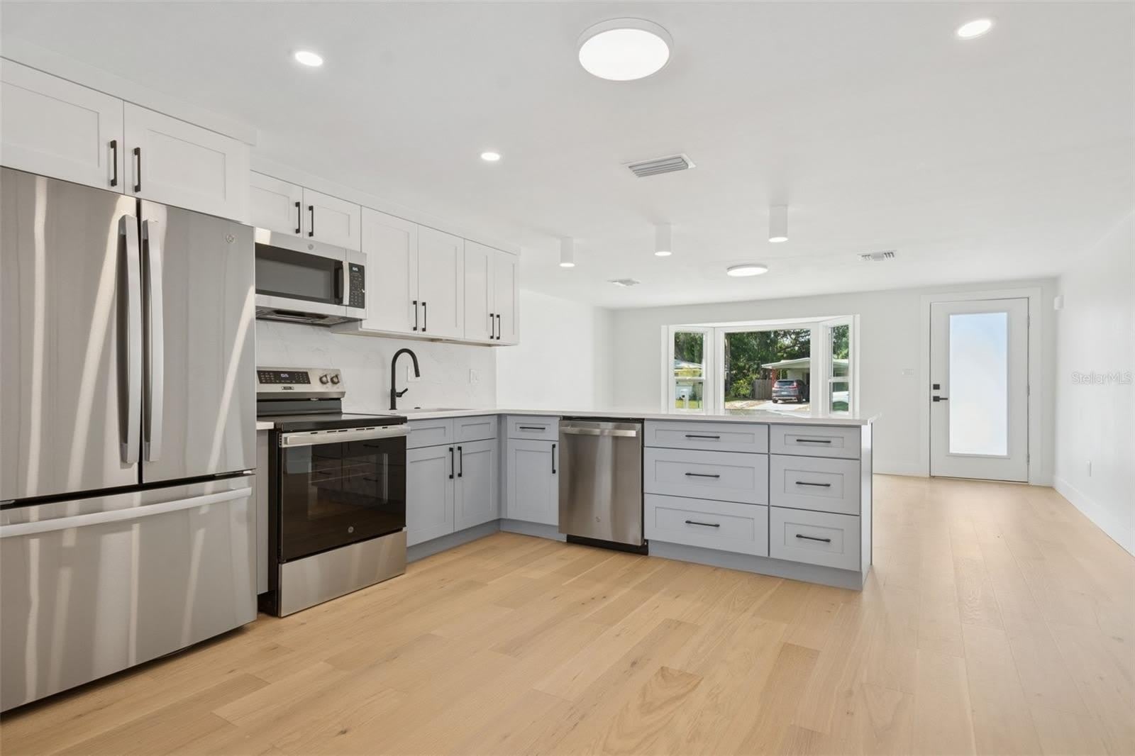 2655 Bay Street – photo 5
