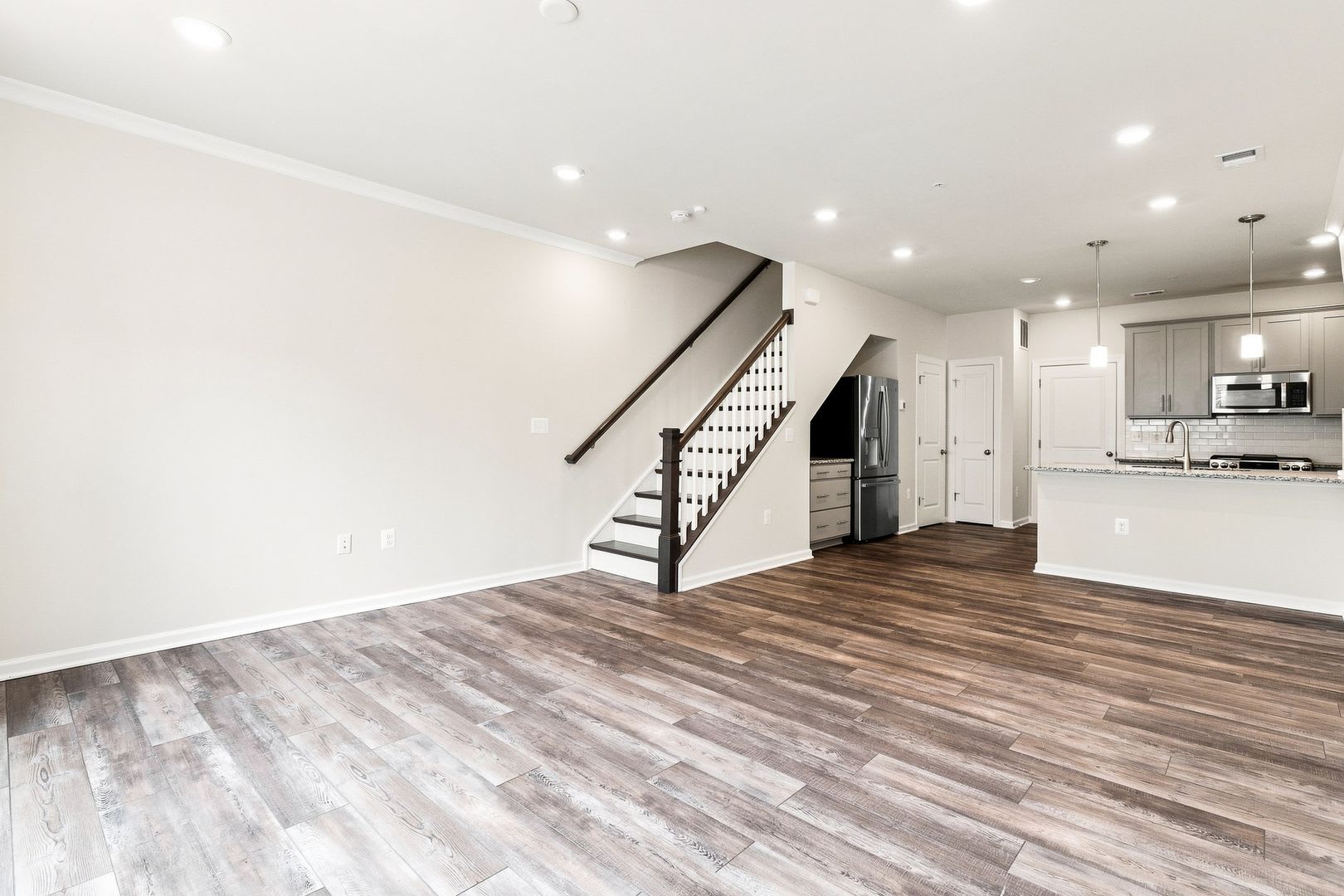 Stunning, New 3BR/2.5BA Condo w/ Garage – Highly Desired Metro Walk – photo 4