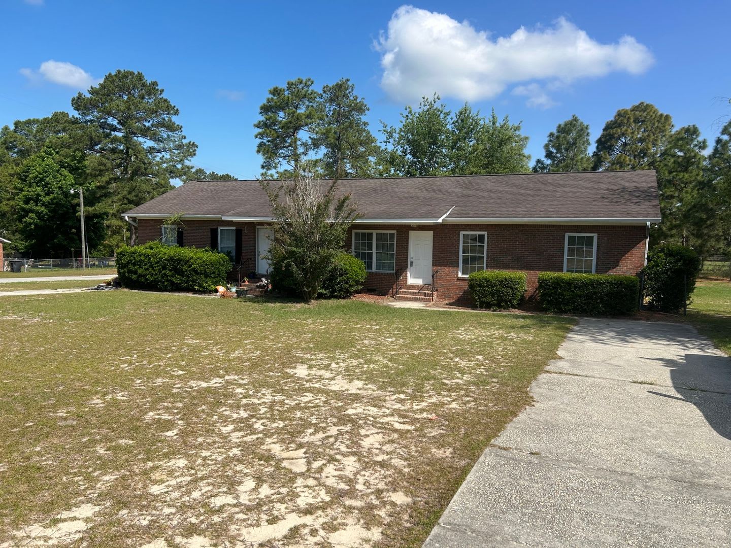 AVAILABLE NOW – 3 Bedroom / 2 Bathroom Duplex in Elgin! – photo 1