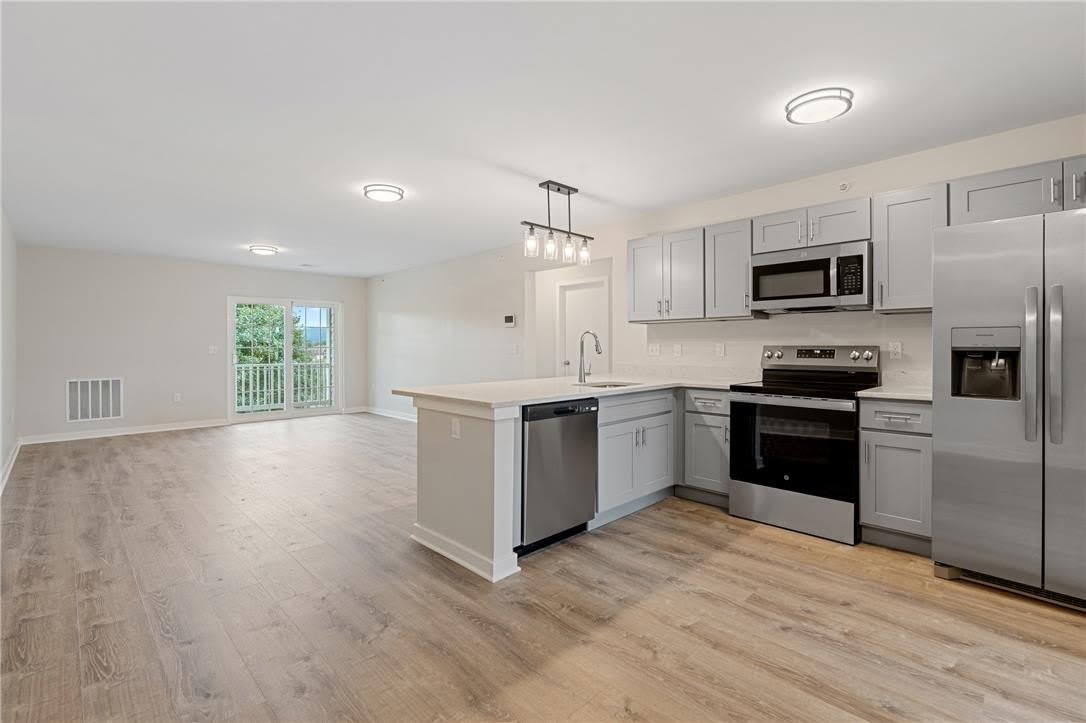 2039 Clermont Street – photo 2