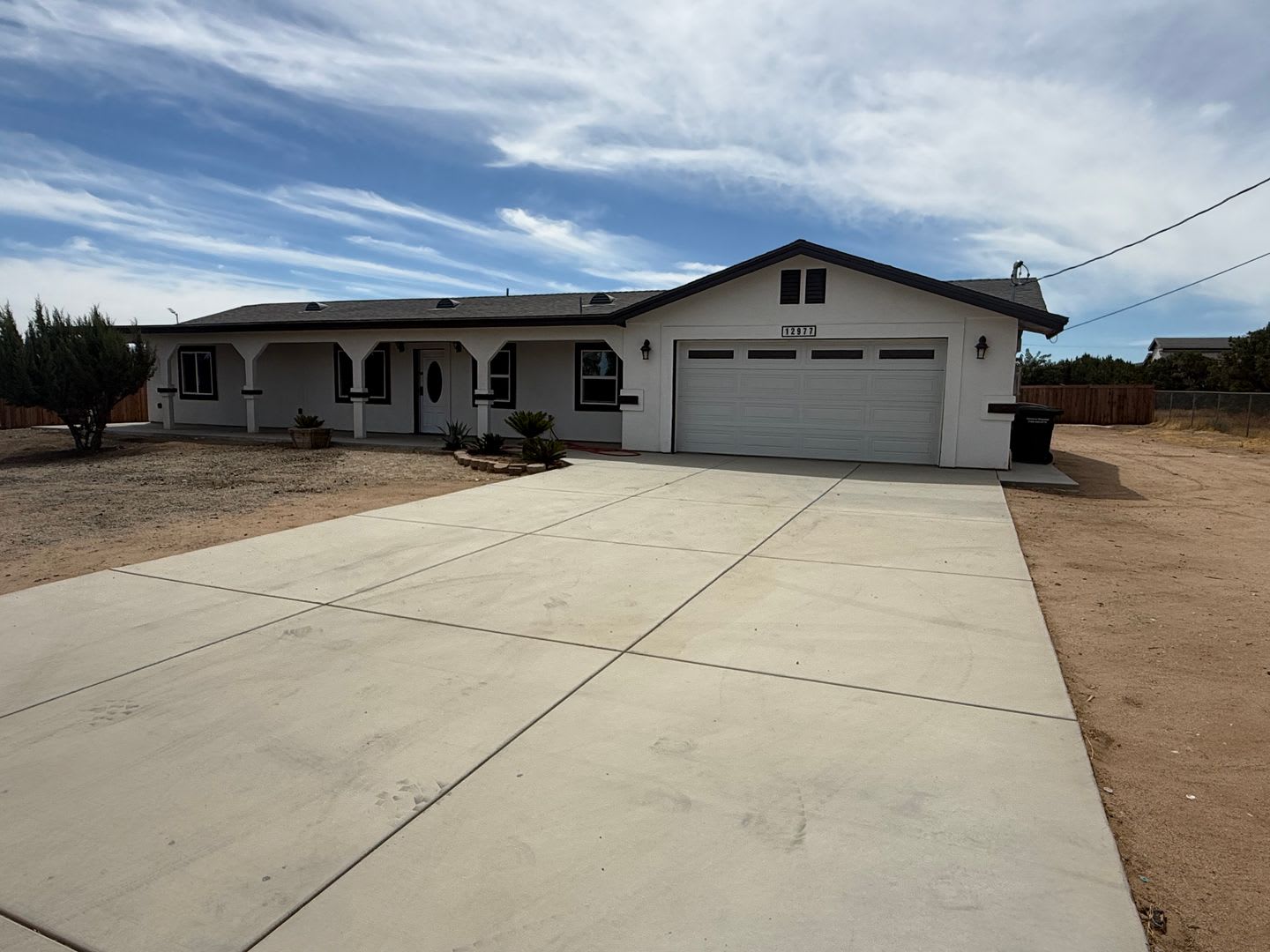 Oak Hills 3 Bedrooms 2 Bathrooms 2 Years New Solar Panels – photo 1