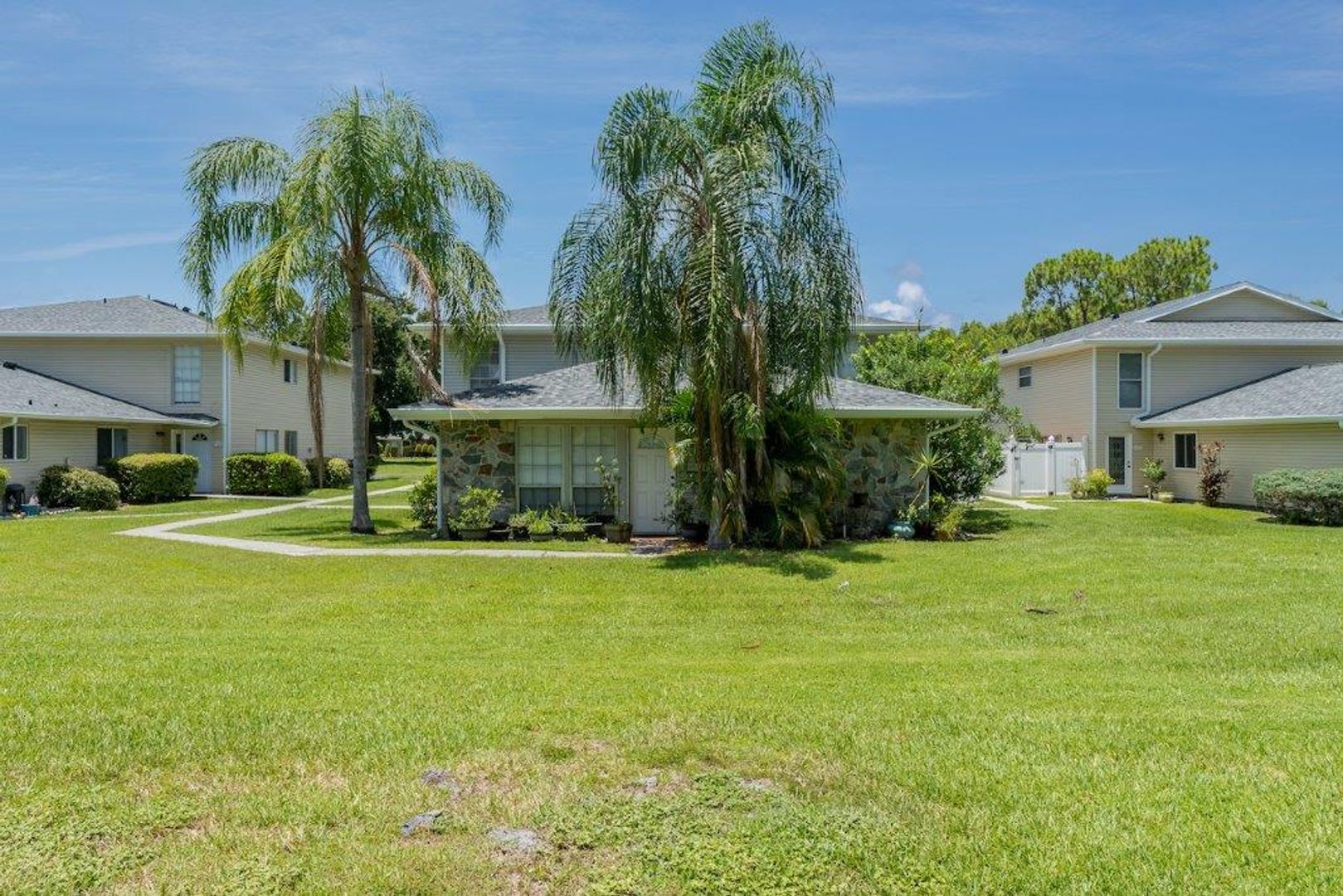 REDUCED PRICE!!! 2 BEDROOM CONDO CLOSE TO UNIVERSAL AND VALENCIA – photo 3