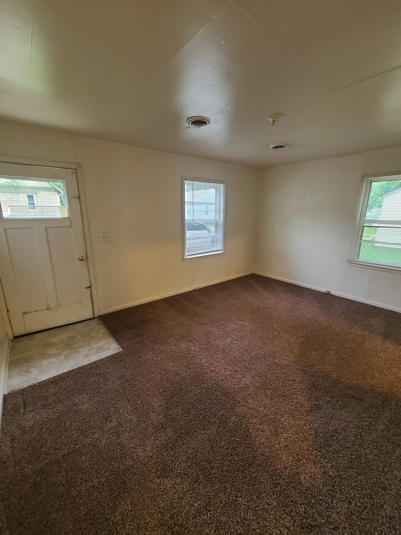 2 Bedroom Single Family Home Pet Friendly – photo 3