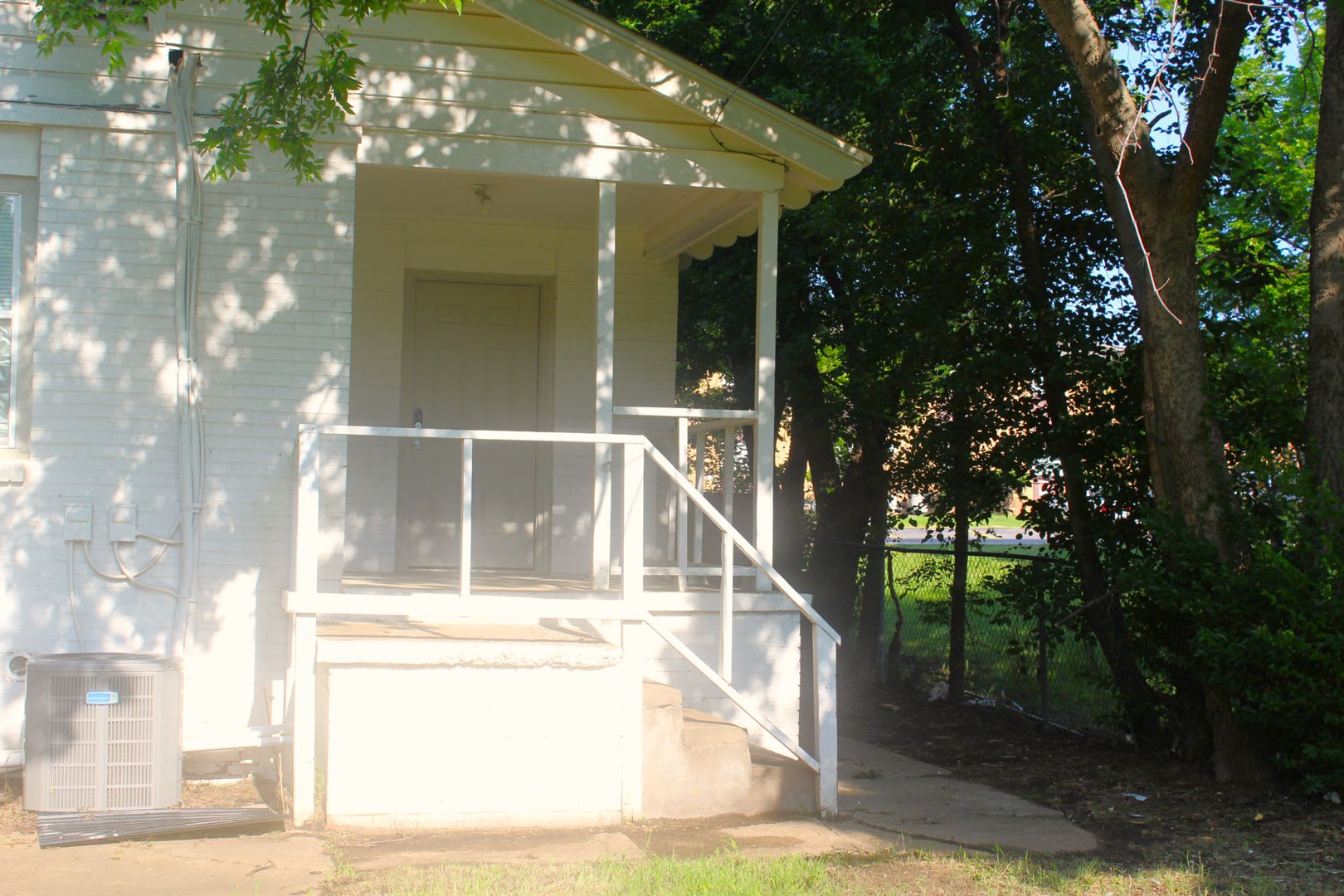 Beautifully freshly remodeled 2-bedroom, 1-bath duplex for lease in Tulsa! – photo 1