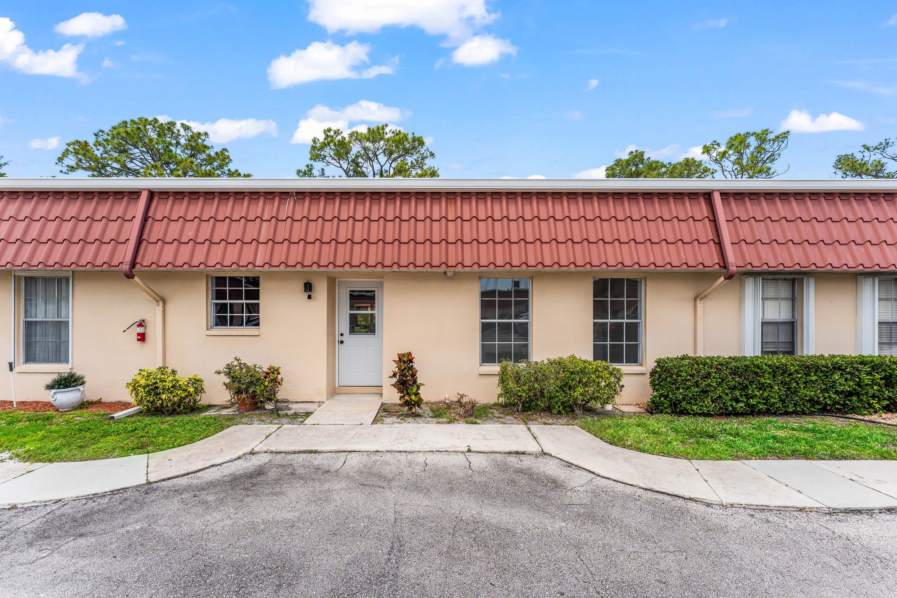 711 Laconia Circle – photo 2