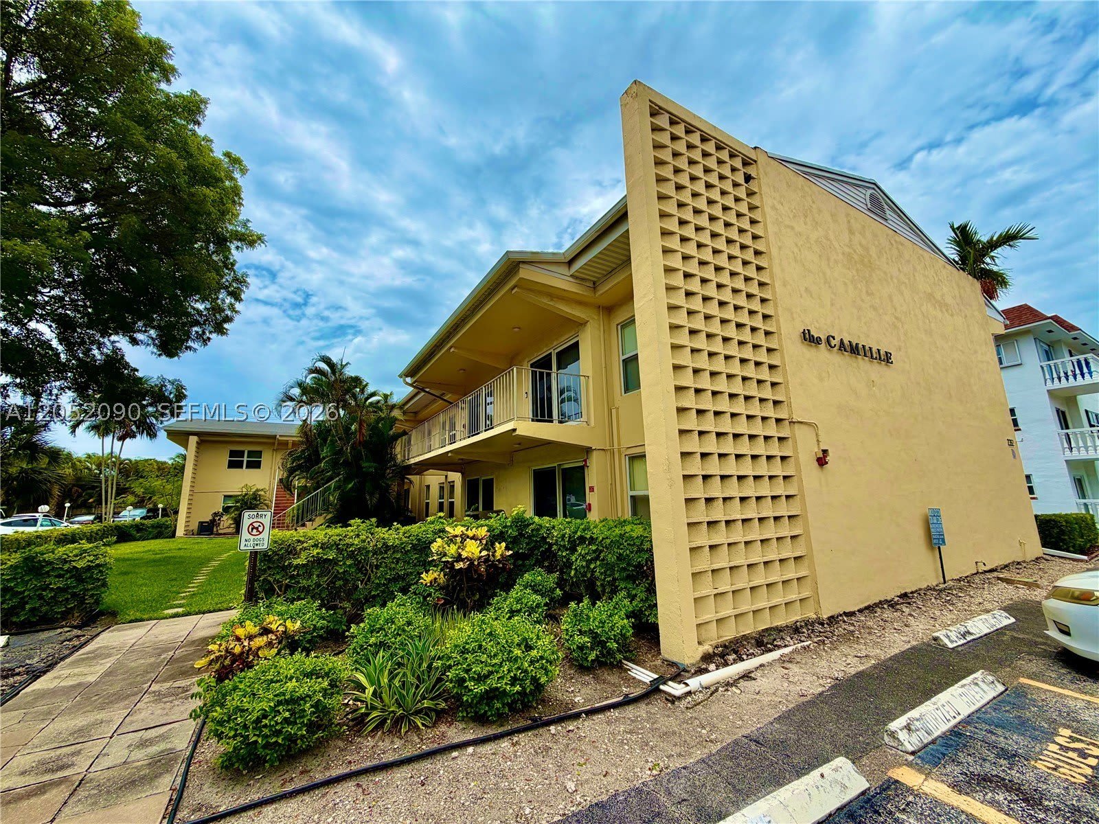 2352 NE 9th St – photo 2