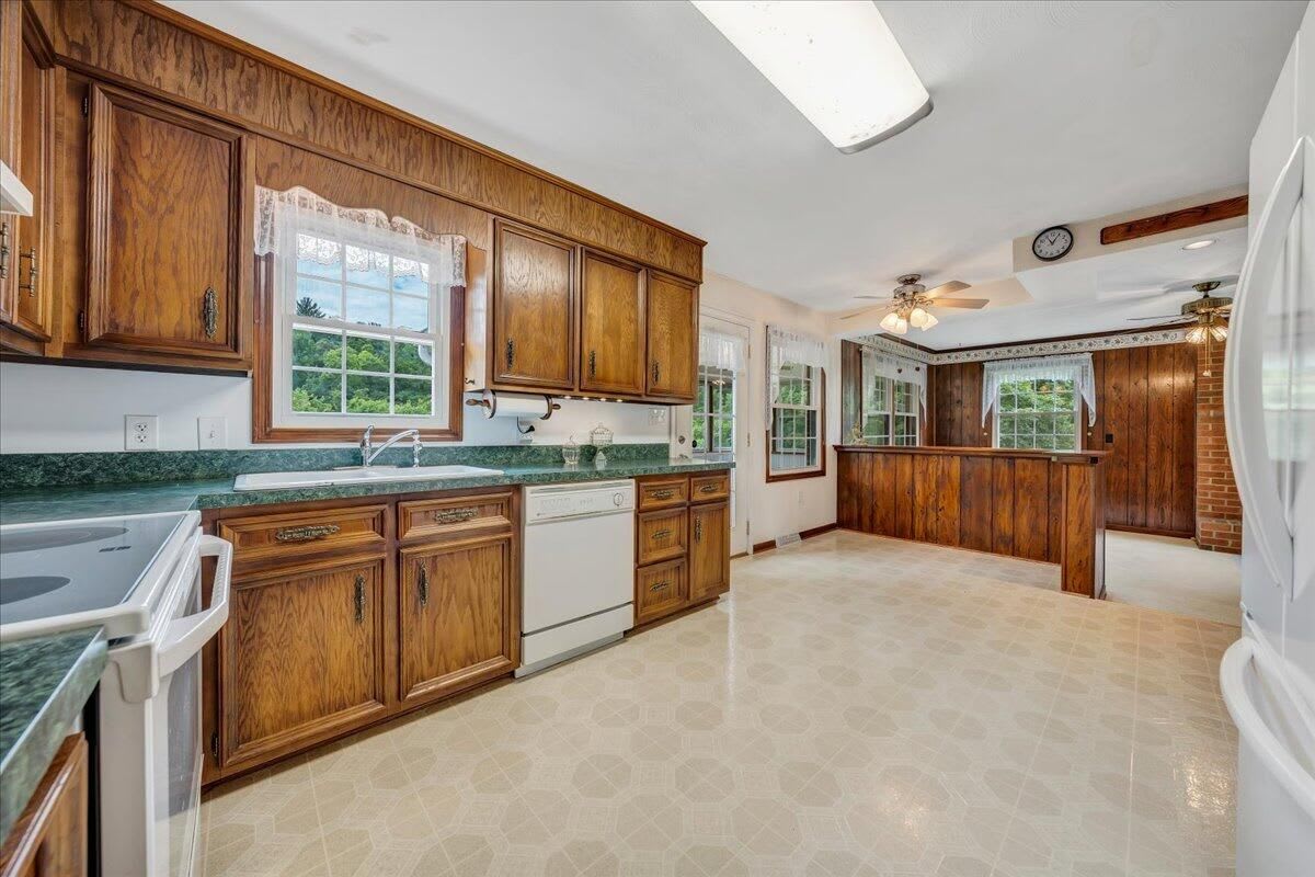 1066 Coopers Cove Rd – photo 3
