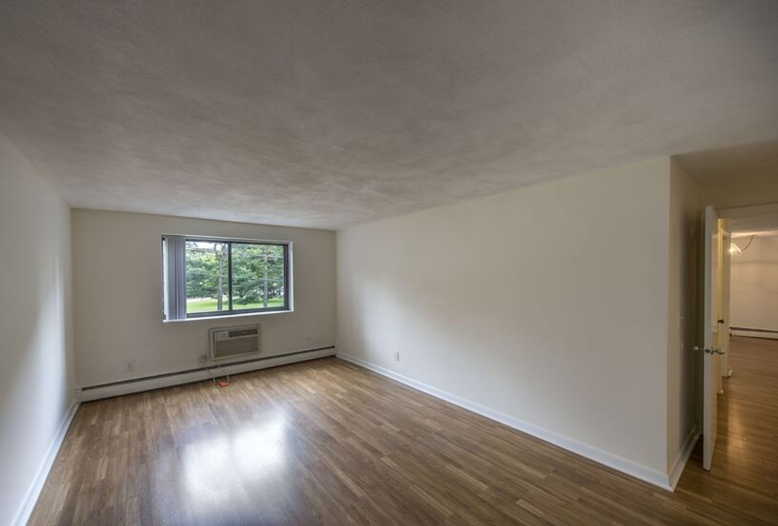 2-BED 2-BATH Watertown Square * Heat & HW incl – photo 2