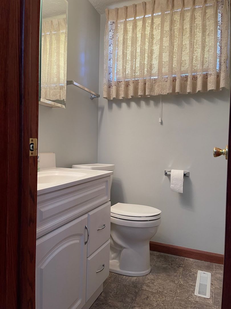 Cute & Retro 3 Bedroom Home in Midtown w/ Garage! – photo 5