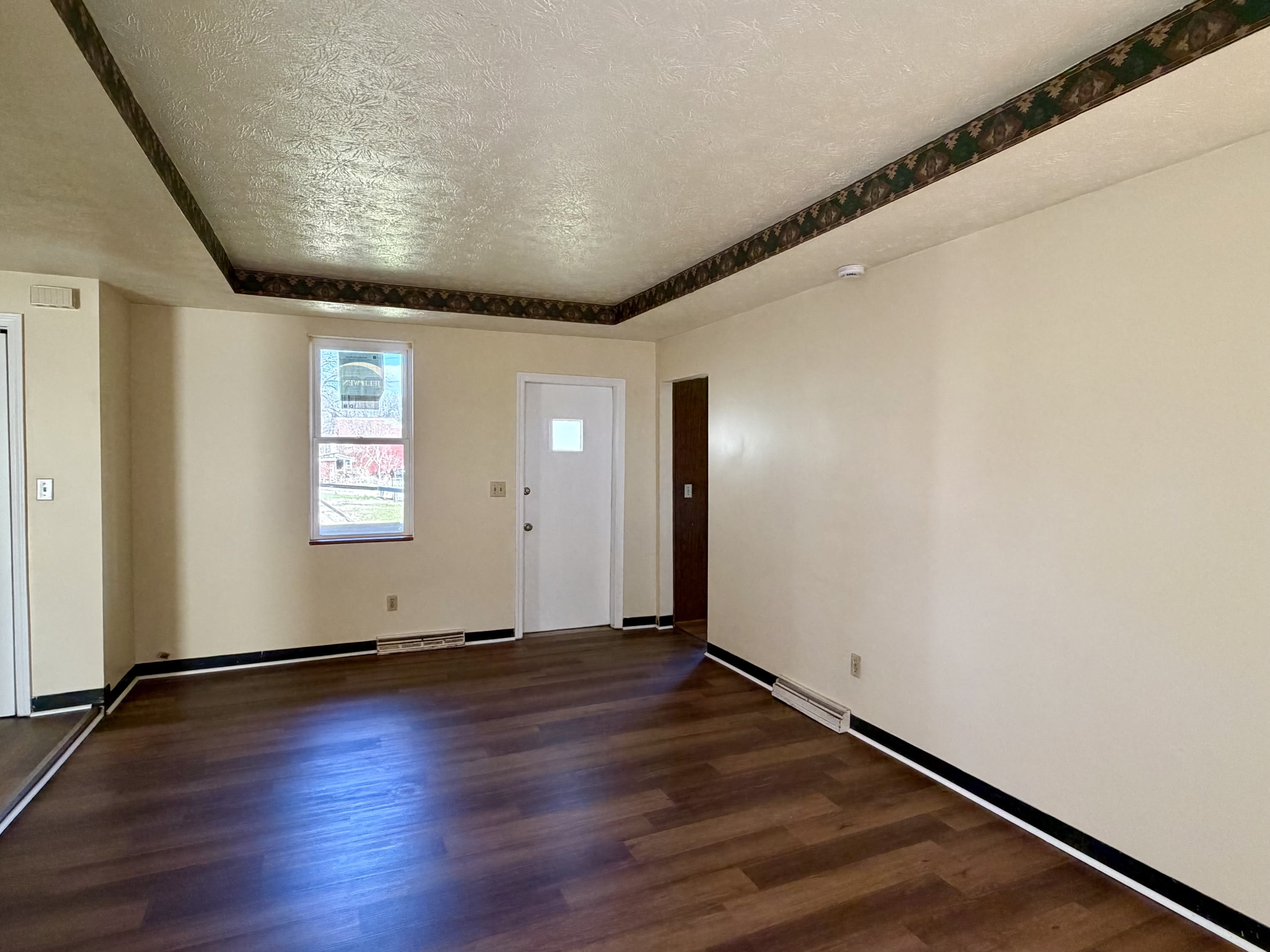 1206 Lawrence Road Northeast – photo 2