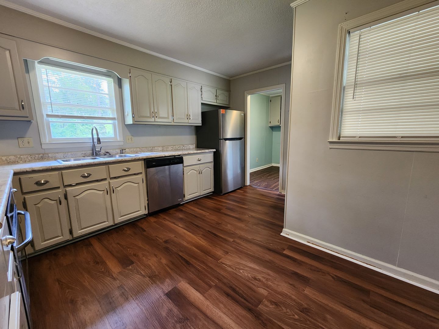 Spacious 3 Bedroom Brick Home with Open Floor Plan, Large Fenced Yard & Carport in Valdosta – photo 5