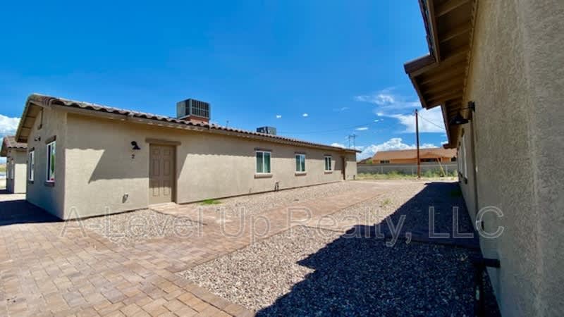 1514 East 28th Street – photo 1