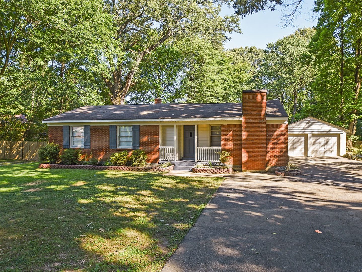 Updated 3 bed, 1.5 bath home with great curb appeal. – photo 1